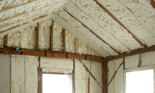 Spray Foam Insulation Benefits, How to Install Spray Foam Insulation